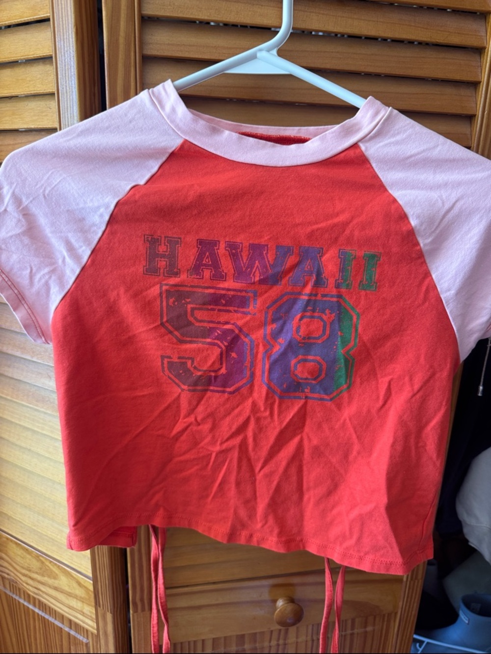 Women’s urban outfitters crop top Hawaii 58 Raglan Crop Top - Pink/Red size m